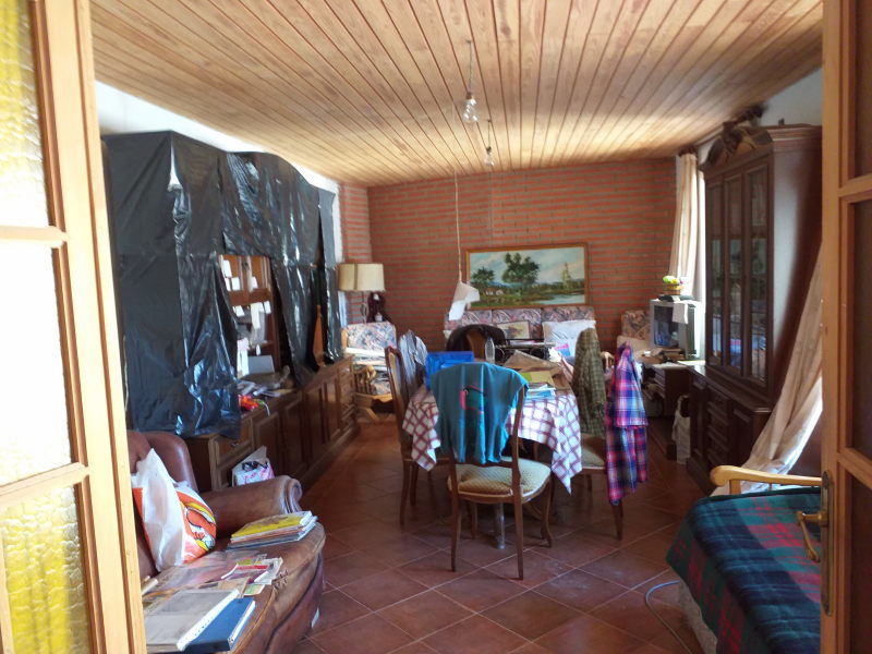 Oportunidad en Castromocho: Casa de 5 Habitaciones con Naves, Bodega y Patio Privado