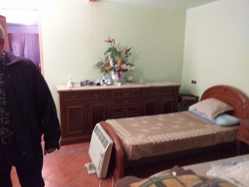 Oportunidad en Castromocho: Casa de 5 Habitaciones con Naves, Bodega y Patio Privado