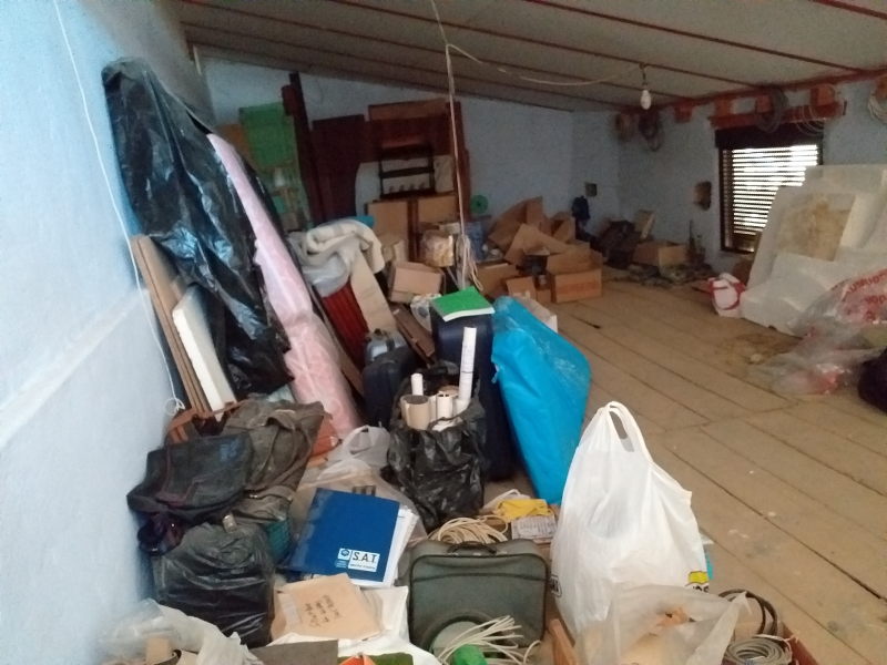 Oportunidad en Castromocho: Casa de 5 Habitaciones con Naves, Bodega y Patio Privado
