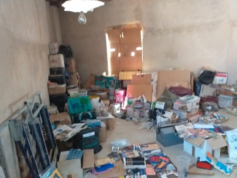 Oportunidad en Castromocho: Casa de 5 Habitaciones con Naves, Bodega y Patio Privado