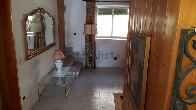 Oportunidad en Castromocho: Casa de 5 Habitaciones con Naves, Bodega y Patio Privado