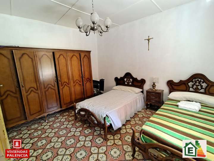 Casa en venta en Paredes de Nava